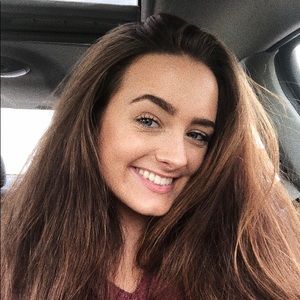 Meet your Posher, Hallie